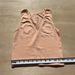 Women’s pink peach fitted summer tank top v neck size small stretchy thin casual